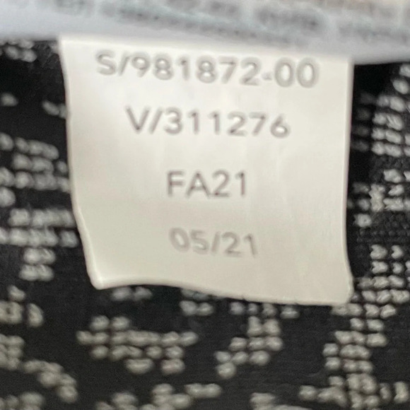 Athleta Ultimate Stash Pocket Textured 7/8 Tight - 29293 - Picture 15 of 16